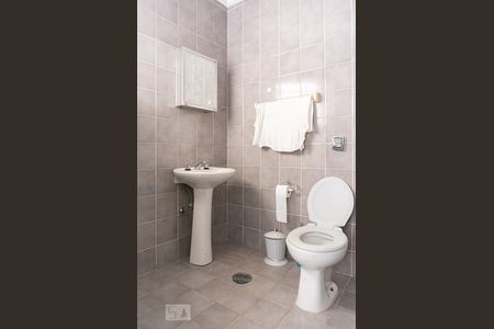 Casa à venda com 450m², 4 quartos e 4 vagasBanheiro de Serviço