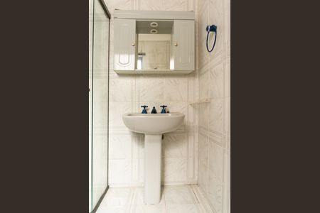 Casa à venda com 450m², 4 quartos e 4 vagasBanheiro da Suíte 2