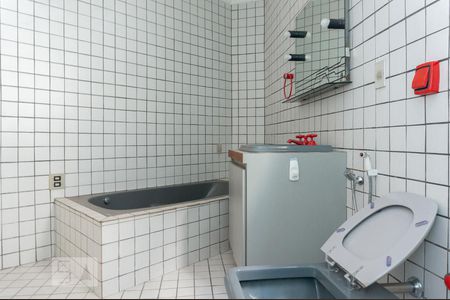 Casa à venda com 450m², 4 quartos e 4 vagasBanheiro da Suíte 3