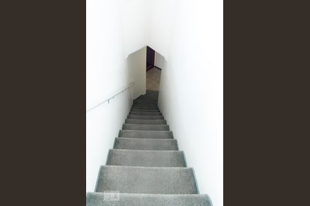 Casa à venda com 450m², 4 quartos e 4 vagasEscadas