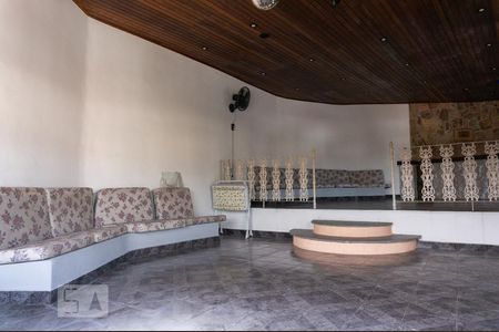 Casa à venda com 450m², 4 quartos e 4 vagasSalão de Festas