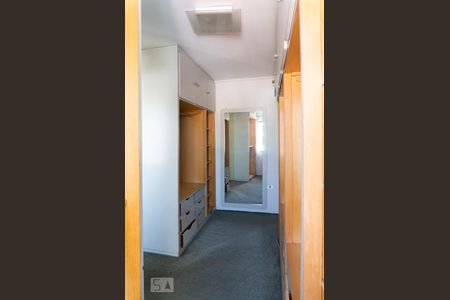 Casa à venda com 450m², 4 quartos e 4 vagasCloset da Suíte 3