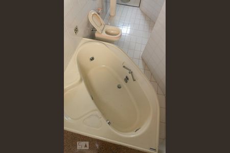 Casa à venda com 450m², 4 quartos e 4 vagasBanheiro da Suíte 1