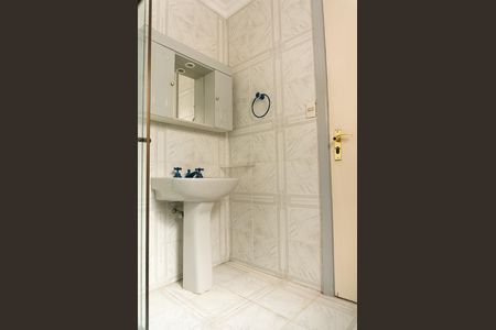 Casa à venda com 450m², 4 quartos e 4 vagasBanheiro da Suíte 2