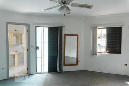 Casa à venda com 450m², 4 quartos e 4 vagasSuíte 1