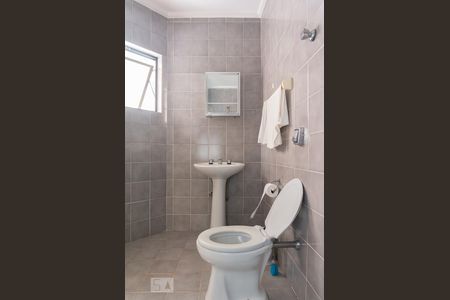 Casa à venda com 450m², 4 quartos e 4 vagasBanheiro de Serviço