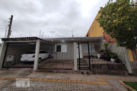 Casa à venda com 150m², 3 quartos e 1 vaga Casa à venda com 150m², 3 quartos e 1 vagaFachada