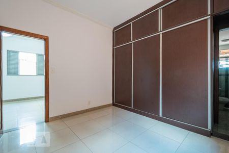 Suíte de casa para alugar com 3 quartos, 286m² em Caiçaras, Belo Horizonte