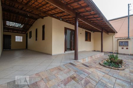 Casa para alugar com 286m², 3 quartos e 2 vagas Casa para alugar com 286m², 3 quartos e 2 vagasQuintal