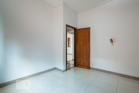 Quarto 2 de casa para alugar com 3 quartos, 286m² em Caiçaras, Belo Horizonte