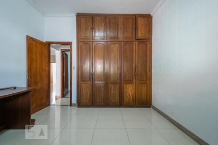 Quarto 1 de casa para alugar com 3 quartos, 286m² em Caiçaras, Belo Horizonte