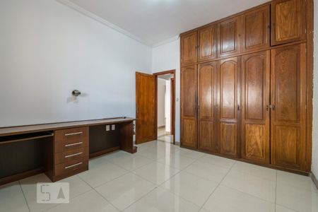 Quarto 1 de casa para alugar com 3 quartos, 286m² em Caiçaras, Belo Horizonte