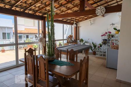 Apartamento à venda com 390m², 4 quartos e 3 vagas Apartamento à venda com 390m², 4 quartos e 3 vagasÁrea de lazer