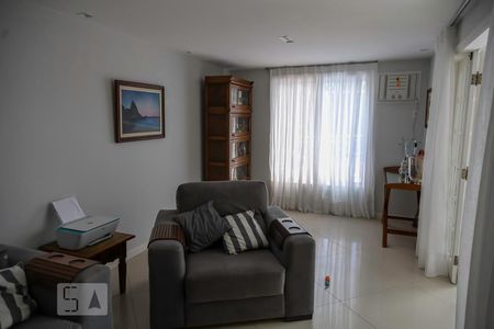 Apartamento à venda com 390m², 4 quartos e 3 vagas Apartamento à venda com 390m², 4 quartos e 3 vagasSala de TV