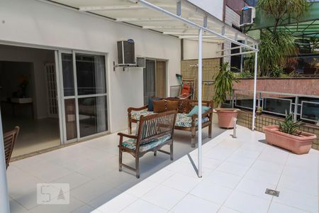 Apartamento à venda com 390m², 4 quartos e 3 vagas Apartamento à venda com 390m², 4 quartos e 3 vagasVaranda