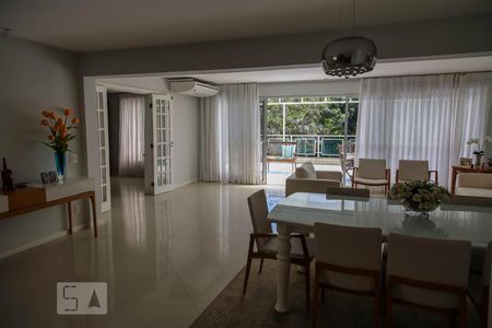 Apartamento à venda com 390m², 4 quartos e 3 vagas Apartamento à venda com 390m², 4 quartos e 3 vagasSala