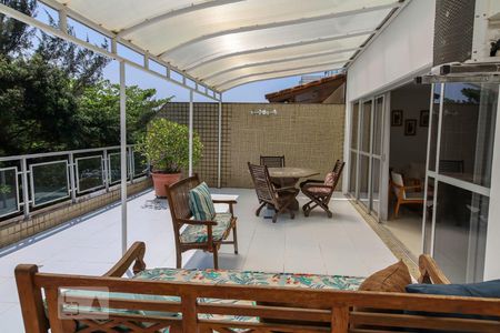 Apartamento à venda com 390m², 4 quartos e 3 vagas Apartamento à venda com 390m², 4 quartos e 3 vagasVaranda