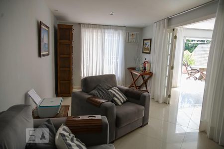 Apartamento à venda com 390m², 4 quartos e 3 vagas Apartamento à venda com 390m², 4 quartos e 3 vagasSala de TV