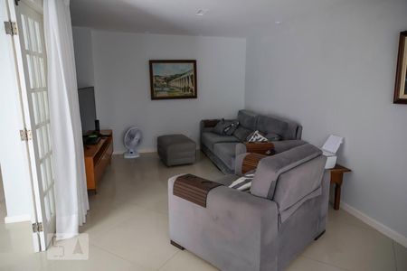 Apartamento à venda com 390m², 4 quartos e 3 vagas Apartamento à venda com 390m², 4 quartos e 3 vagasSala de TV