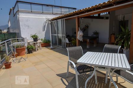 Apartamento à venda com 390m², 4 quartos e 3 vagas Apartamento à venda com 390m², 4 quartos e 3 vagasVaranda da área de lazer