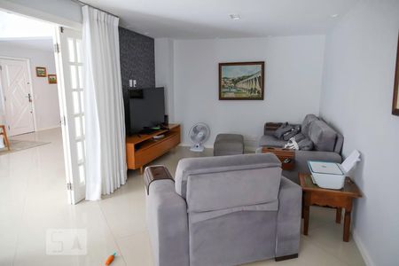 Apartamento à venda com 390m², 4 quartos e 3 vagas Apartamento à venda com 390m², 4 quartos e 3 vagasSala de TV