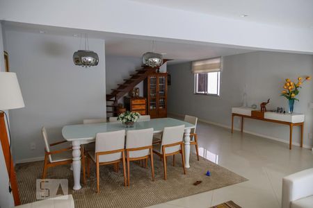 Apartamento à venda com 390m², 4 quartos e 3 vagas Apartamento à venda com 390m², 4 quartos e 3 vagasSala