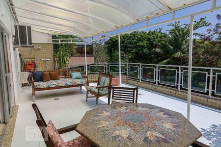 Apartamento à venda com 390m², 4 quartos e 3 vagas Apartamento à venda com 390m², 4 quartos e 3 vagasVaranda