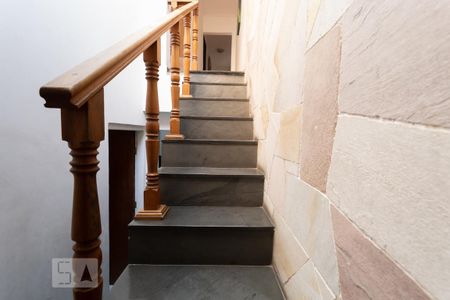 Casa à venda com 150m², 3 quartos e 4 vagasEscada