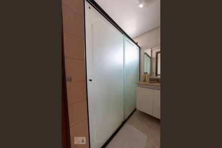 Apartamento à venda com 108m², 3 quartos e 2 vagasBanheiro da suíte