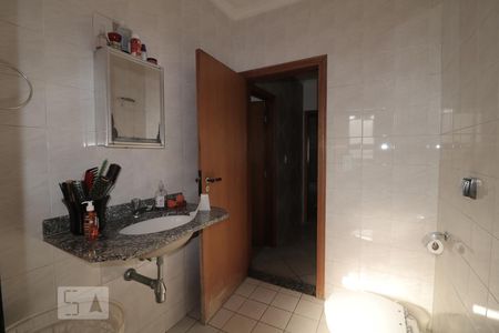 Casa para alugar com 340m², 4 quartos e 5 vagasBanheiro Social
