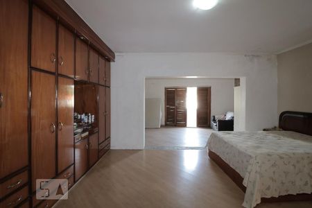 Casa para alugar com 340m², 4 quartos e 5 vagasSuite 
