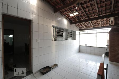 Casa para alugar com 340m², 4 quartos e 5 vagasArea de serviço 