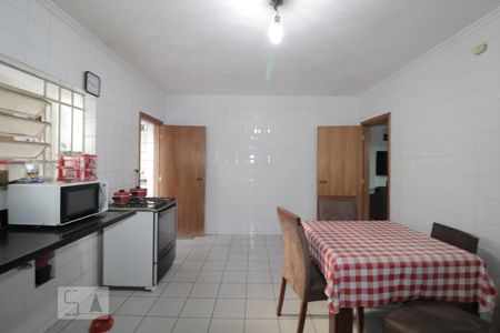 Casa para alugar com 340m², 4 quartos e 5 vagasCozinha 