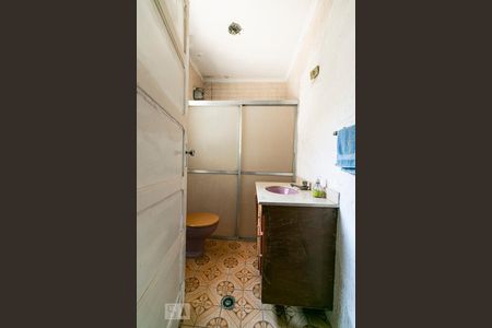 Casa à venda com 250m², 3 quartos e 5 vagasBanheiro da Suíte 2