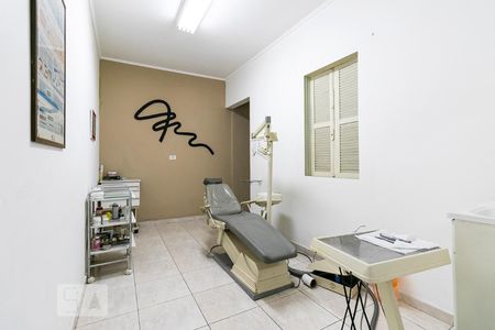 Casa à venda com 250m², 3 quartos e 5 vagasQuarto 4 / Consultorio