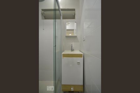 Banheiro de kitnet/studio para alugar com 1 quarto, 23m² em Brás, São Paulo