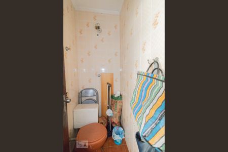 Banheiro de Serviço de casa à venda com 3 quartos, 120m² em Jardim Marisa, São Paulo