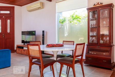 Sala de casa à venda com 3 quartos, 250m² em Parque Jabaquara, São Paulo