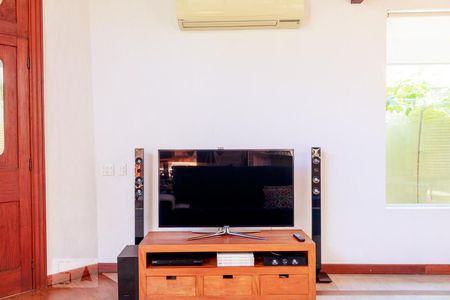 Sala de casa à venda com 3 quartos, 250m² em Parque Jabaquara, São Paulo