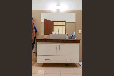 Casa à venda com 250m², 3 quartos e 3 vagasBanheiro da Suíte 2