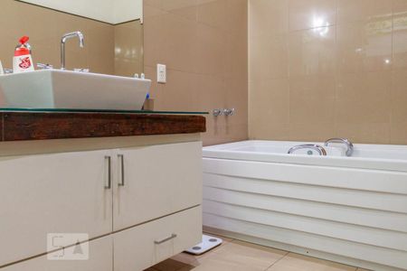 Casa à venda com 250m², 3 quartos e 3 vagasBanheiro da Suíte 2