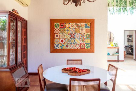 Sala de casa à venda com 3 quartos, 250m² em Parque Jabaquara, São Paulo