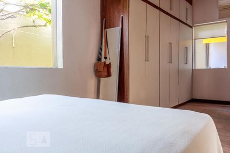 Casa à venda com 250m², 3 quartos e 3 vagasSuíte 2