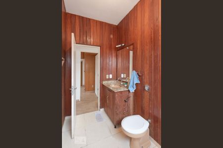Casa para alugar com 227m², 3 quartos e 3 vagasBanheiro