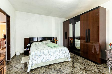 Casa à venda com 300m², 4 quartos e 4 vagas Casa à venda com 300m², 4 quartos e 4 vagasQuarto suíte