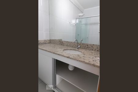 Apartamento para alugar com 60m², 2 quartos e 1 vaga Apartamento para alugar com 60m², 2 quartos e 1 vagaBanheiro do Quarto 2