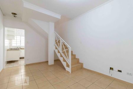 Sala de casa de condomínio para alugar com 2 quartos, 65m² em Vila Esperança, São Paulo