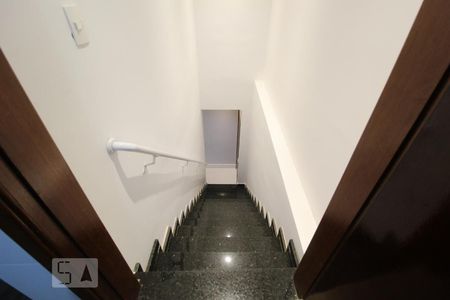 Apartamento à venda com 160m², 2 quartos e 2 vagasEscada
