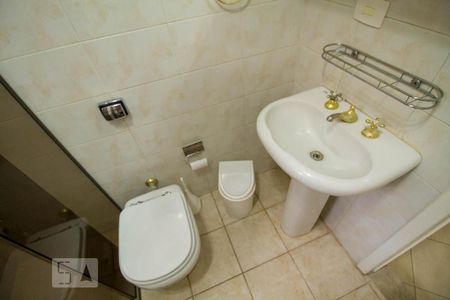 Casa à venda com 375m², 3 quartos e 2 vagasBanheiro 