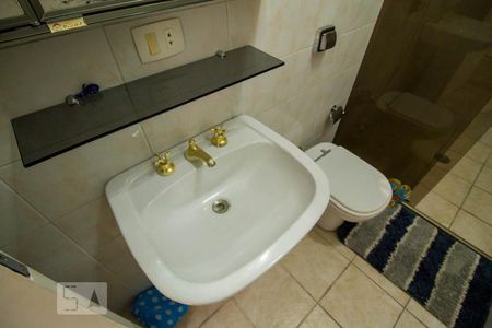 Casa à venda com 375m², 3 quartos e 2 vagasBanheiro da Suíte